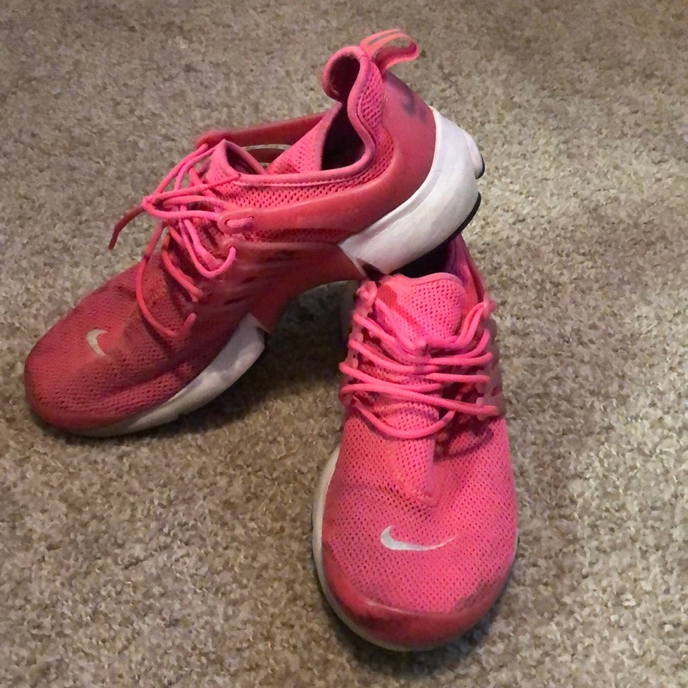 Hot pink Nike’s